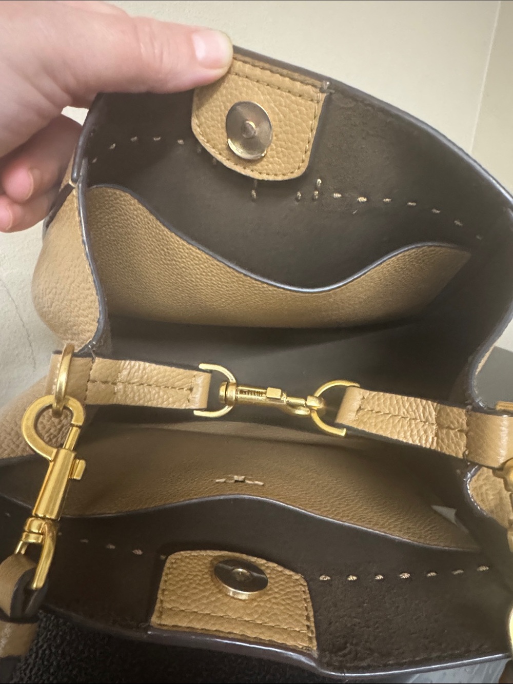 Tory Burch Pebbled Leather Bucket Shoulder Bag in Tan - Picture 5 of 9